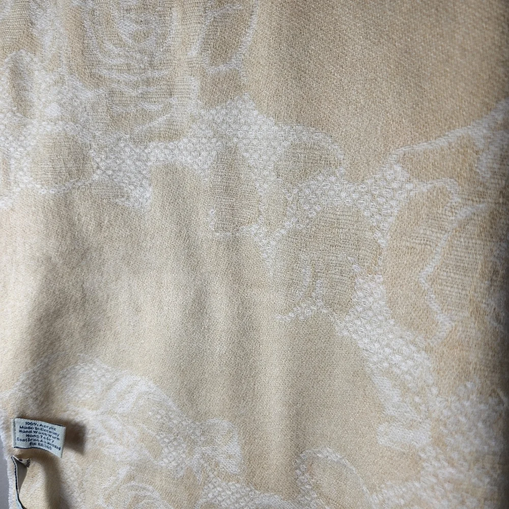 Lord &Taylor NWT Scarf Made In Germany Floral Soft Acrylic Ivory Tan 64